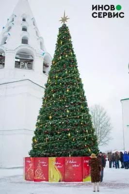 Уличная сосна Уральская зеленая 4 м., каркасная, Леска