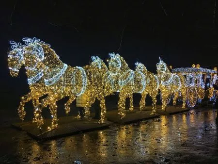 Светодиодная новогодняя фигура Лошадь №1